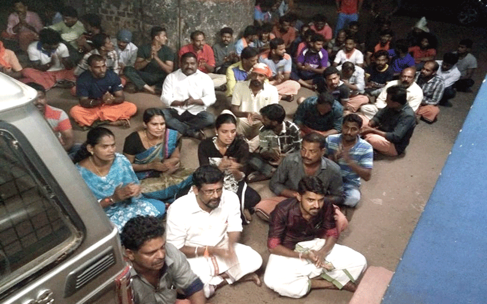 BJP workers picket Kasargod Town Police Station and staged overnight dharna