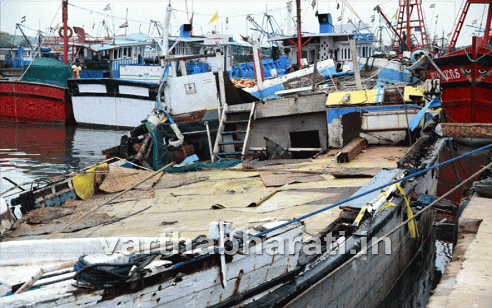 Lightening strike damages floating restaurant