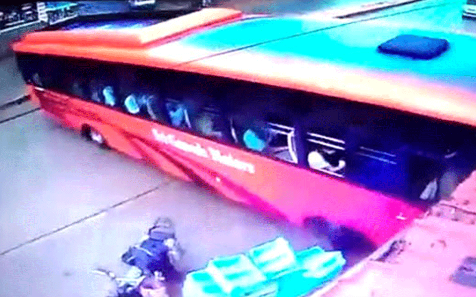 Udupi: Bus rams into milk parlour