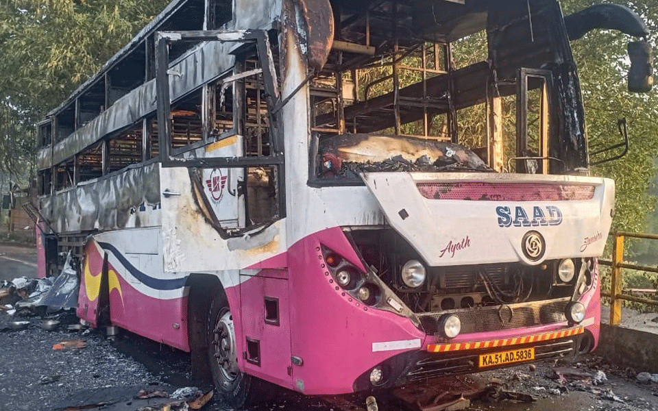 Mangaluru bus coming from Mumbai catches fire on National Highway in Karwar