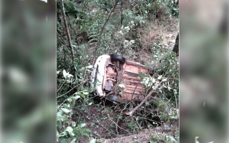 Kalasa: Car falls into pit