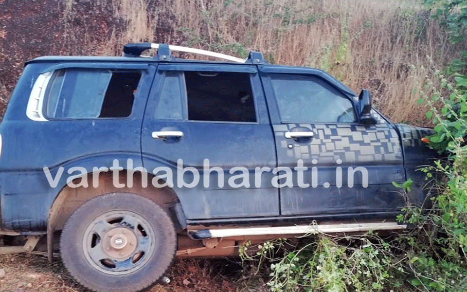 Honnavara: 3 killed on spot as car overturns