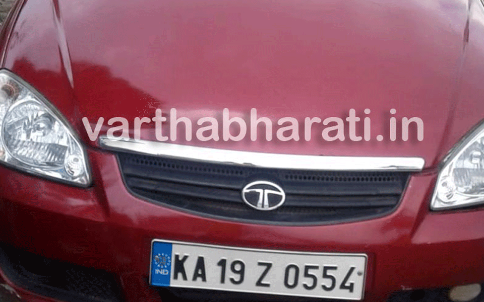 Brahmarakotlu: Toll-gate employee damages car glass for not paying toll fee