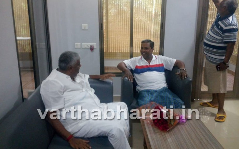 Belthangady: Minister Revanna meets former Chief Minister 