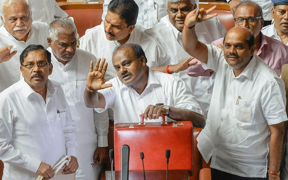 End of coalition government? Reports suggest 8 MLAs arrive at Vidhan Soudha to submit resignations