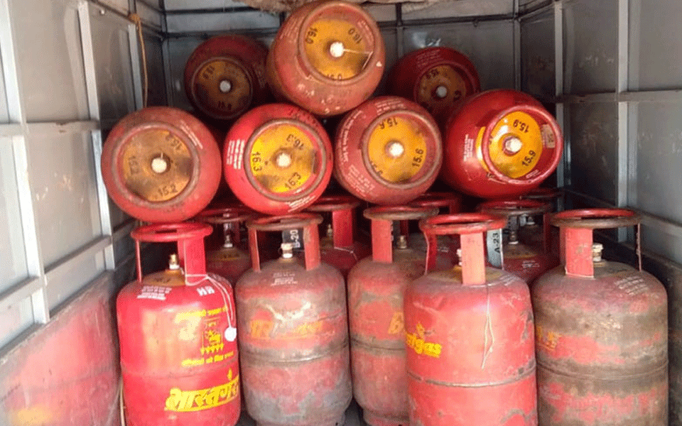 Mangaluru: CCB Police raid illegal gas refilling den
