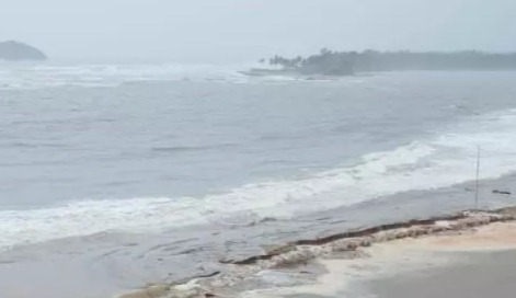 Mangaluru: Two fishermen missing as boat capsizes off Thota Bengre shore