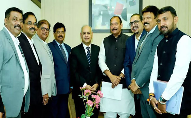 Delegation requests for Karnataka HC Bench in coastal districts, hands petition to Chief Justice