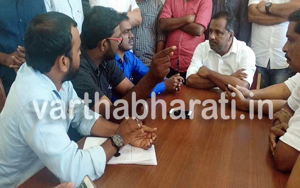 Ashraf Salettur case: DYFI seeks justice, submits memorandum to Minister Khader