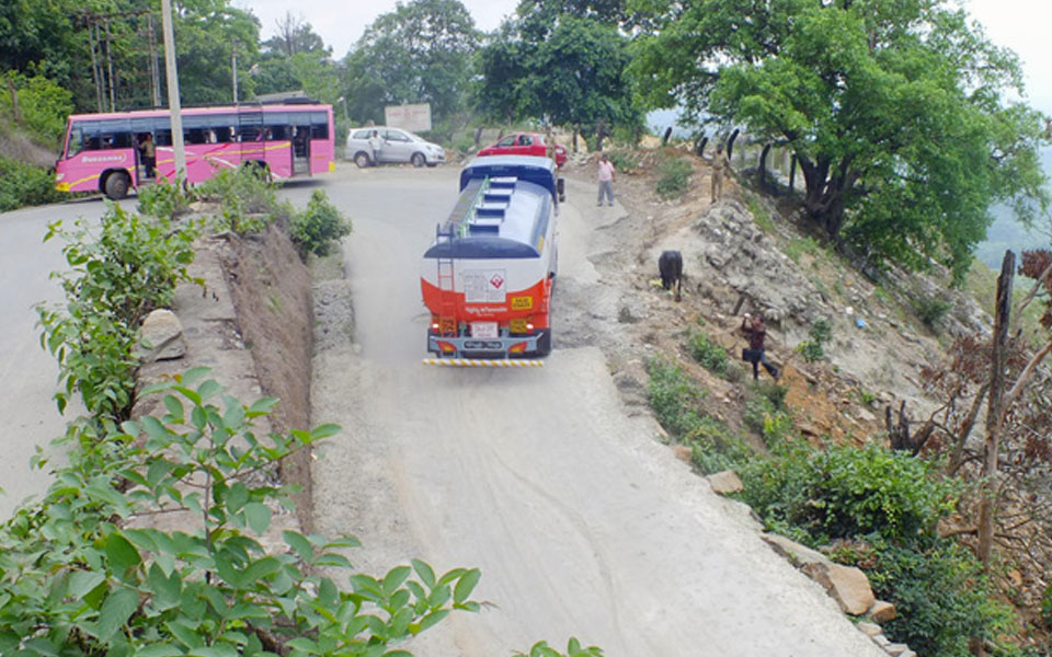 Heavy vehicles banned on Balebare Ghat