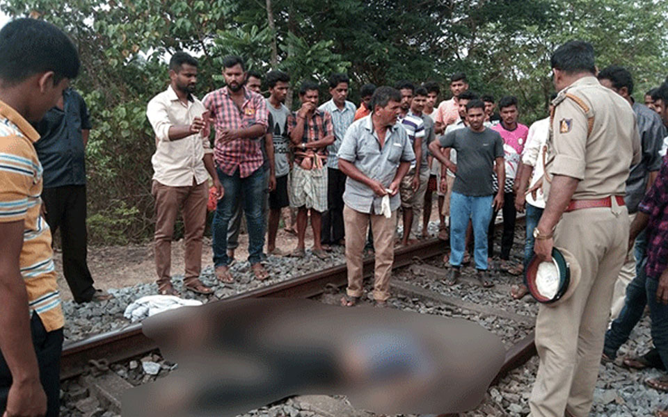28-year old man commits suicide by coming under train at Bantwal