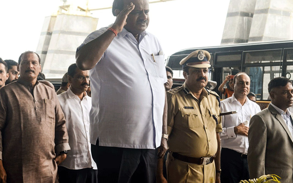 CM HD Kumaraswamy reaches Mangaluru