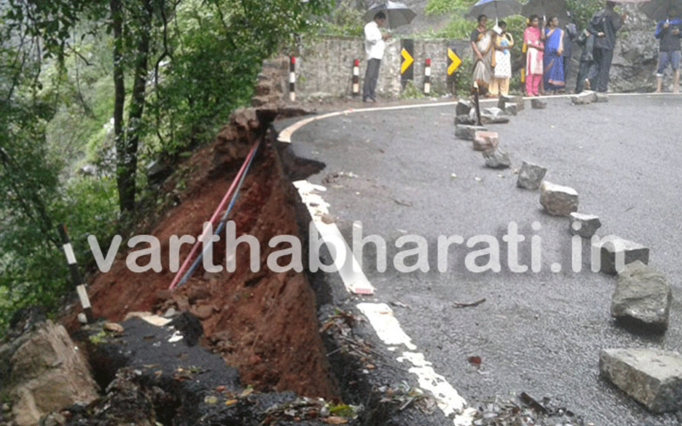 Landslide at Agumbe Ghat: Vehicular movement banned