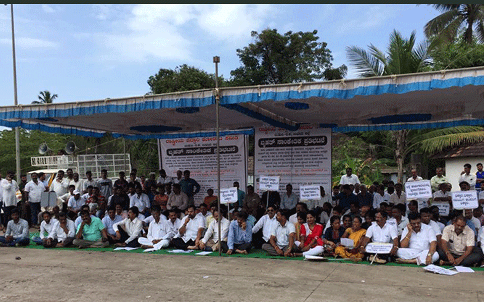 Outrage against N. Highway mess: Protest near Hejamadi Tollgate