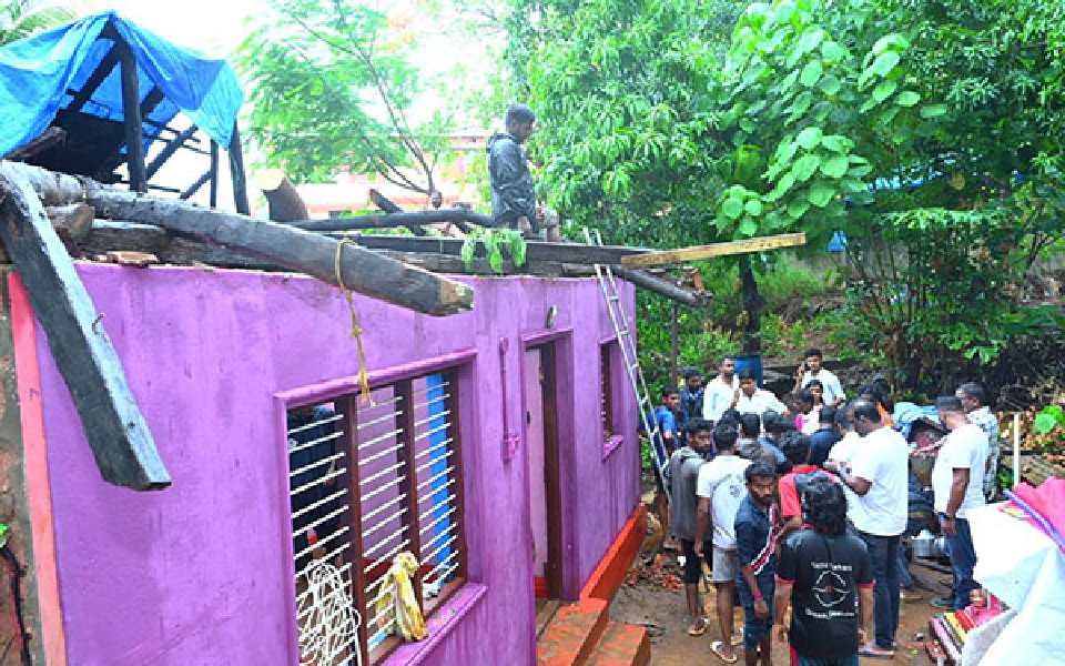 Mangaluru: Three injured after tree falls on house, extensive damage reported