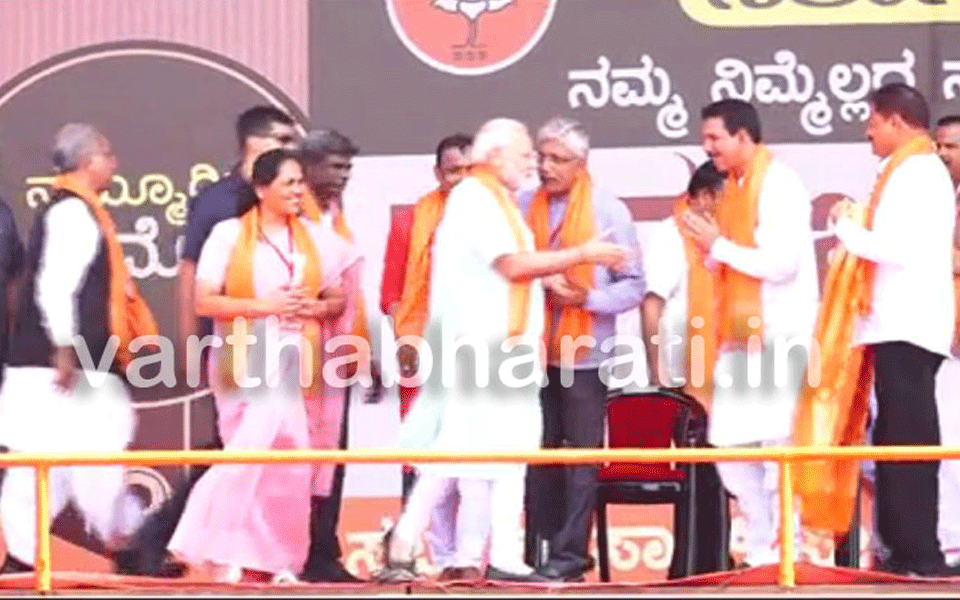 Former minister Jayaprakash Hegde Humiliated by PM Modi?