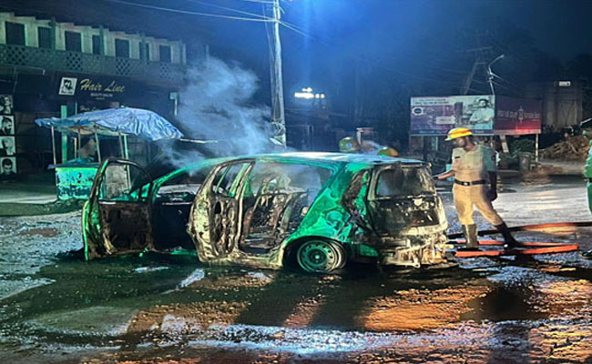 Udupi: Car goes up in flames after short circuit in air conditioner