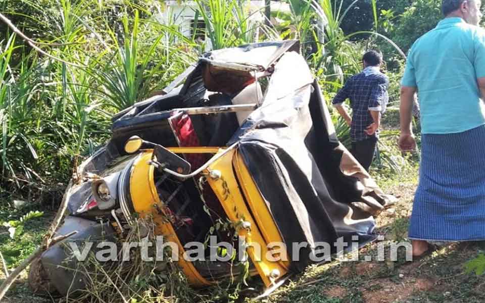 Two women killed, three others injured in road mishap at Belthangady
