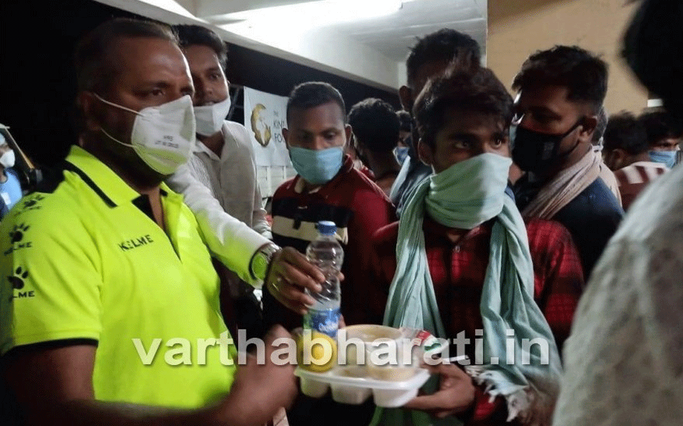 Bantwal: The Kinz Foundation distributes food to over thousand labourers 