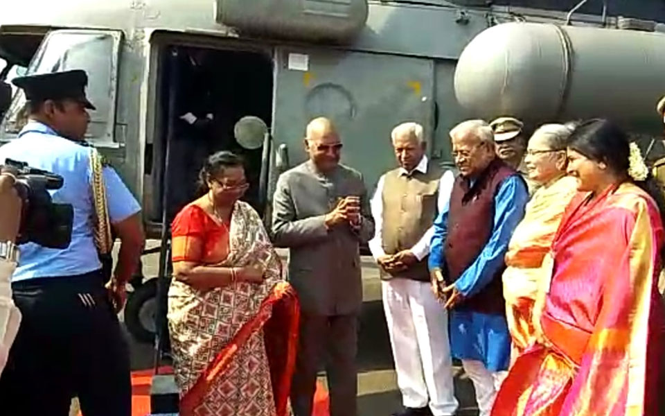 President Kovind reaches Udupi: Visits Pejawar Mutt