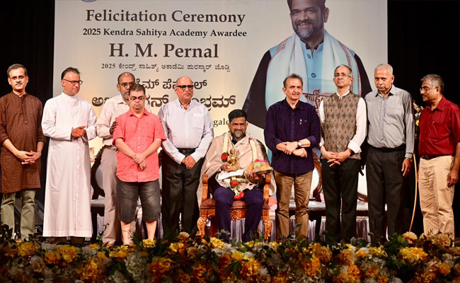 Vision Konkani felicitates 2025 Kendra Sahitya Academy Awardee HM Pernal in Mangaluru