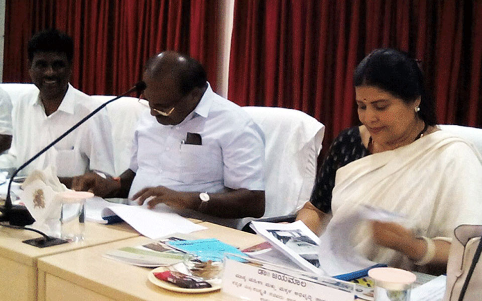 CM Kumaraswamy takes review meeting at Udupi