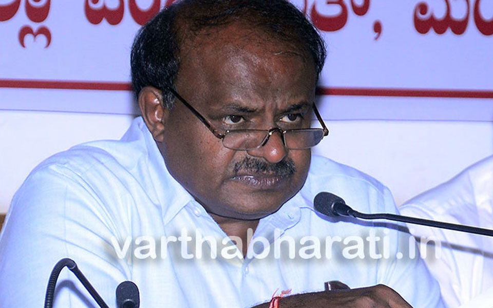 Kumaraswamy congratulates Police officers