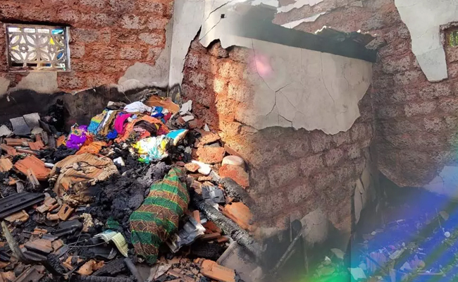 House gutted in late-night fire in Kundapur village; loss estimated at ₹5 lakh