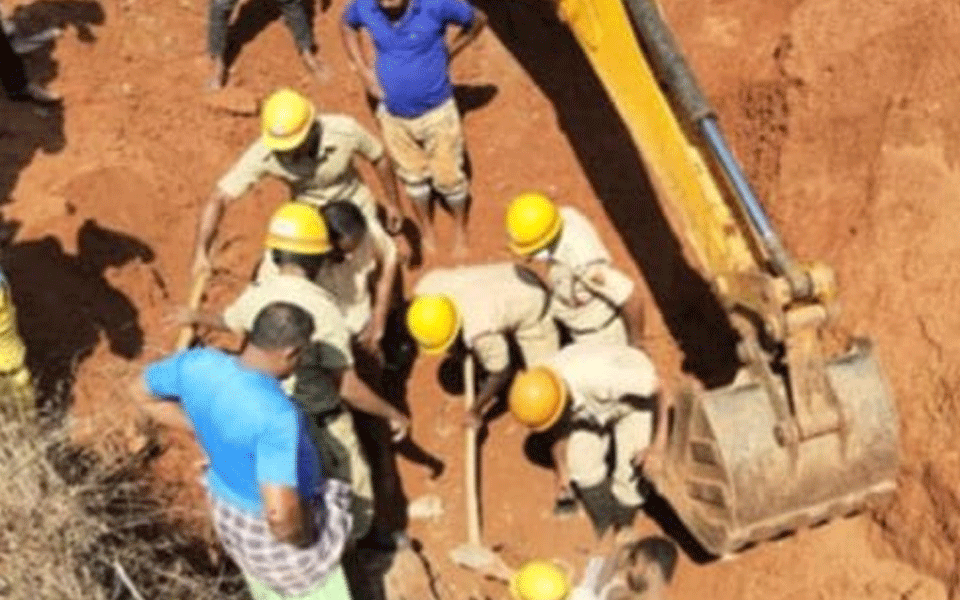Puttur: two workers trapped due to landslide