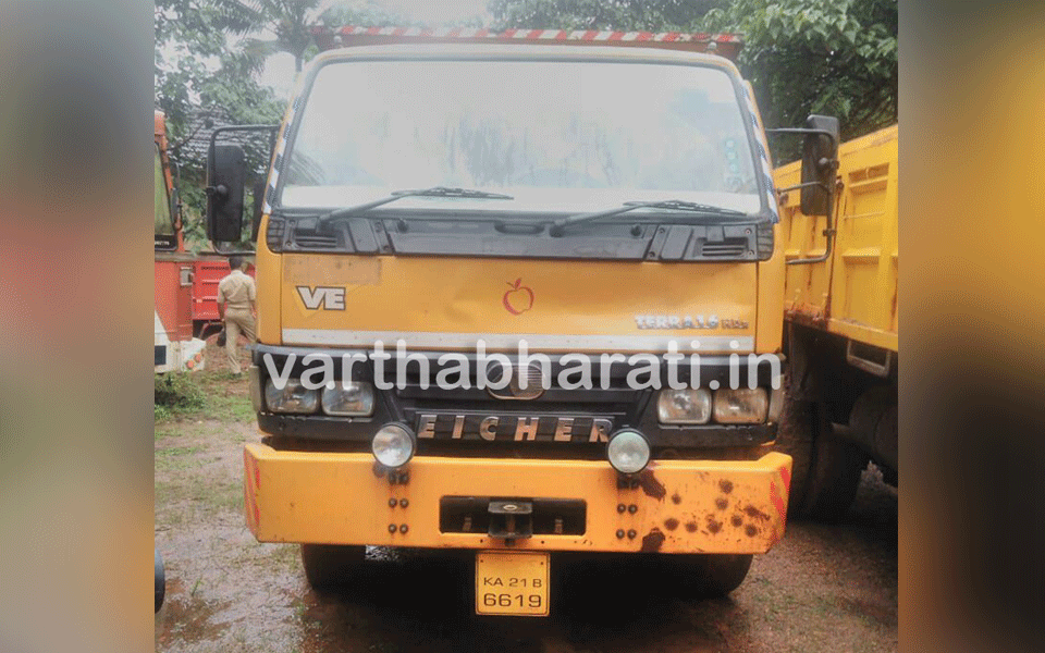 Illegal sand transportation: 8 lorries seized