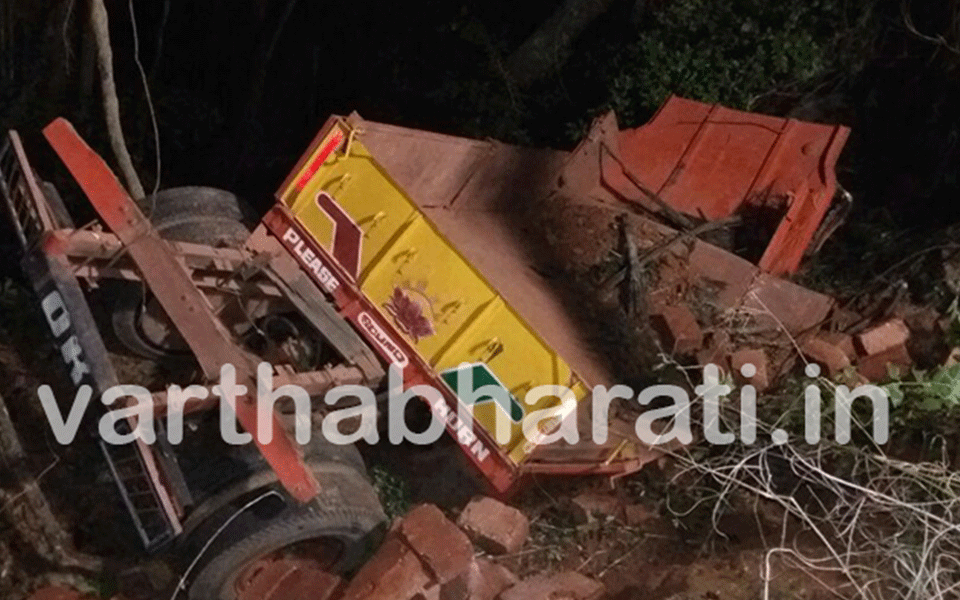 Driver dies after lorry plunges into valley