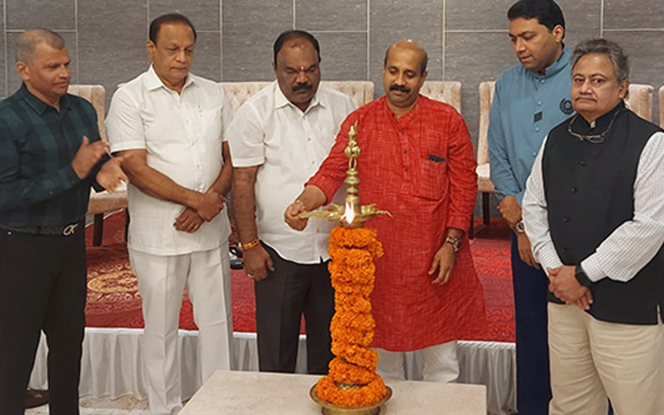 Udupi: Hotel ‘Manipal Inn’ felicitates academic achievers