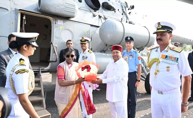President Murmu visits Karwar, received at Kadamba Naval Base