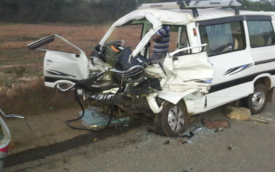 Karwar: Woman dies, 3 injure in lorry-car collision