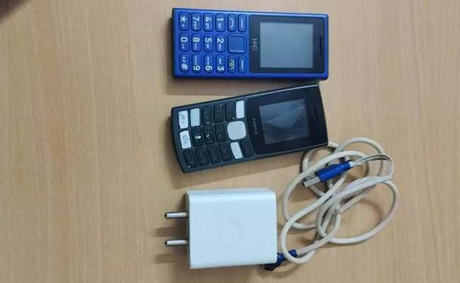 Sudden inspection of Mangaluru jail; police seize mobile phones, SIM cards, chargers