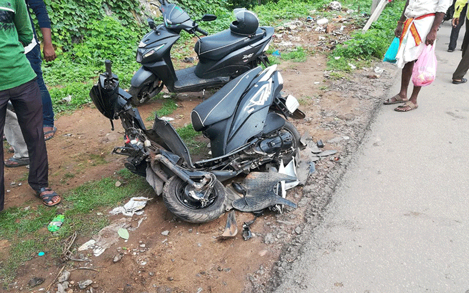 Farangipet road accident: Moped rider injured