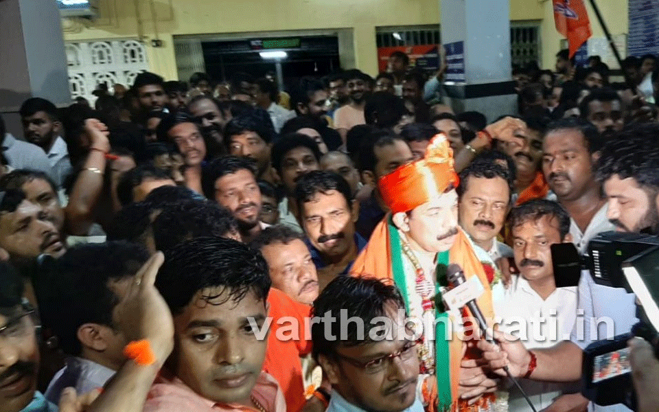 Nalin Kumar Kateel receives rousing welcome in Mangaluru by party workers, activists