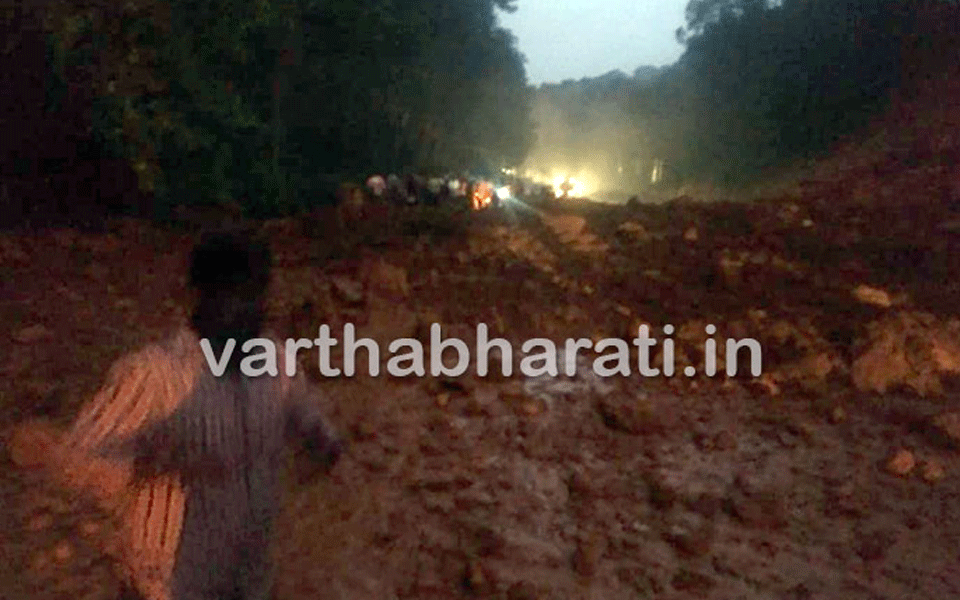 Landslide near NH, traffic movement affected