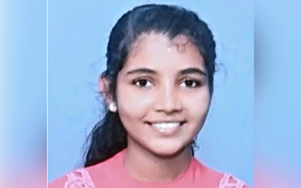 Mangaluru: 18-year-old girl dies after accidentally falling in lake in Nellyadi