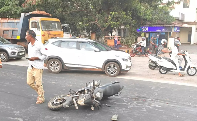Panambur: Lorry hits bike near petrol pump; rider killed