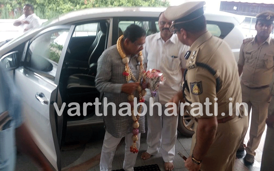 DCM visits Sri Kshetra Dharmasthala