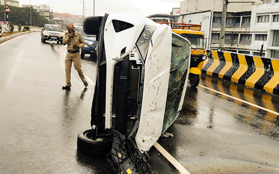 Mangaluru: Biker injured after car rams into his two-wheeler on Pumpwell Flyover