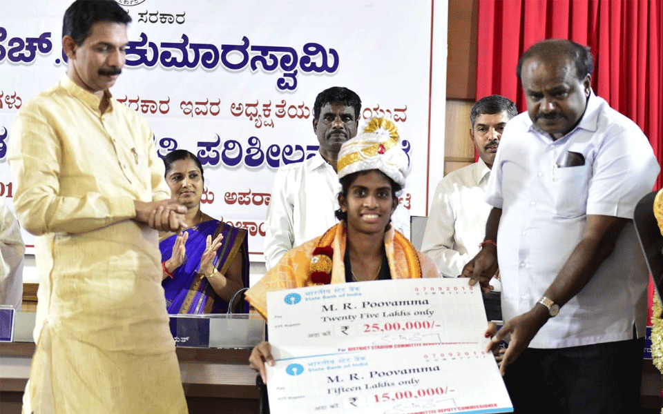 CM felicitates Asian Games Gold Medalist Poovamma