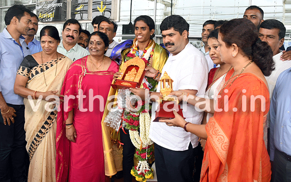 Poovamma who bagged gold in Asiad reaches Mangaluru