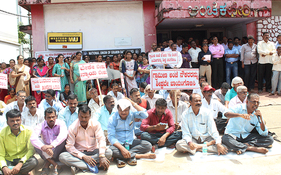 Gramin Dak Sevaks stage indefinite strike demanding implementation of Kamalesh Chandra Committee rep