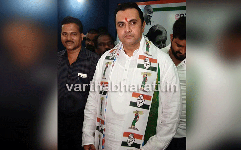 'Coalition Shawl' for JD(S) candidate from Udupi-Chikmagalur constituency Pramod Madhwaraj