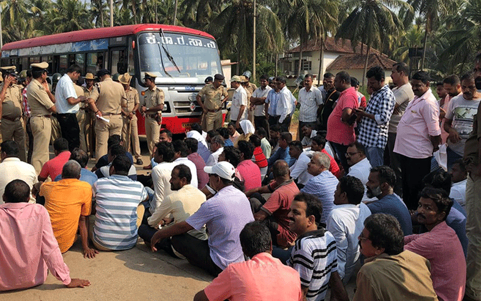 Protest against Sastan Toll Plaza: Hundreds of protesters detained