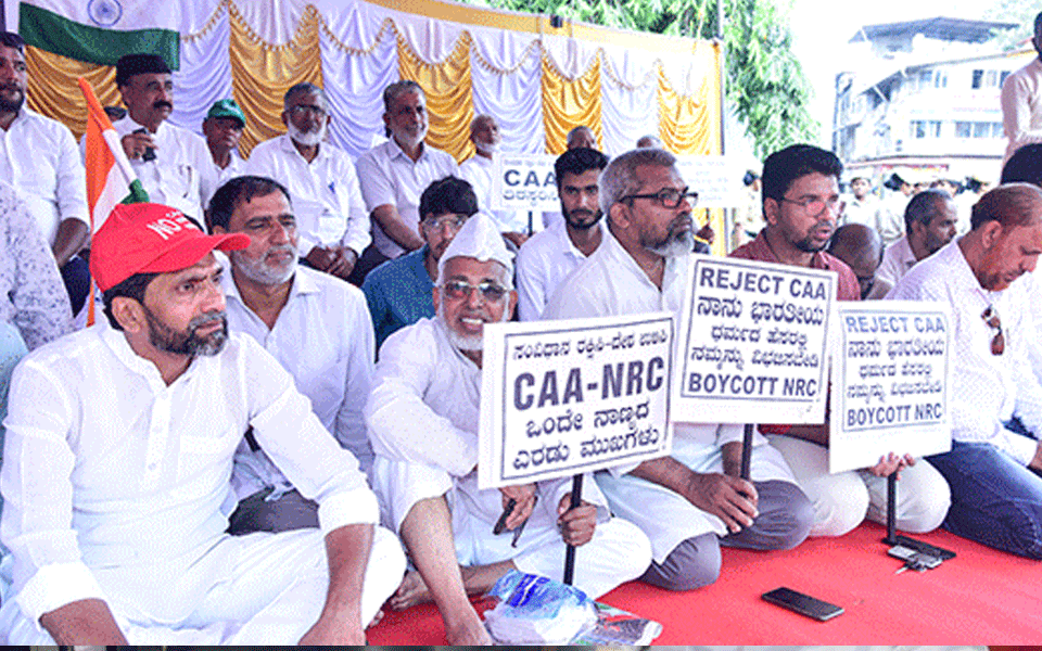 Hundreds join ‘Upwasa Satyagraha’ protests across Coastal Karnataka
