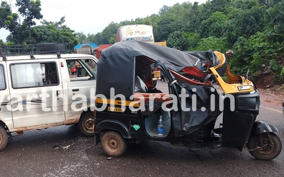 Auto driver died in auto-car collision, two injured