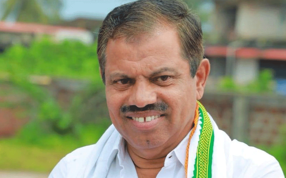 Newly elected Manjeshwar MLA MC Qamaruddin takes oath in Kannada